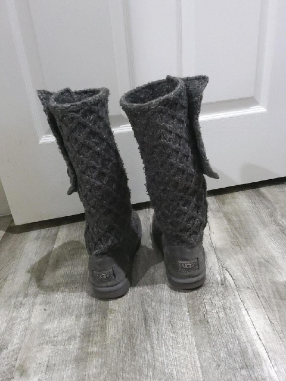 UGG Women's Charcoal Knit Mid-Calf Boots 3 Button Fold Down Size 8